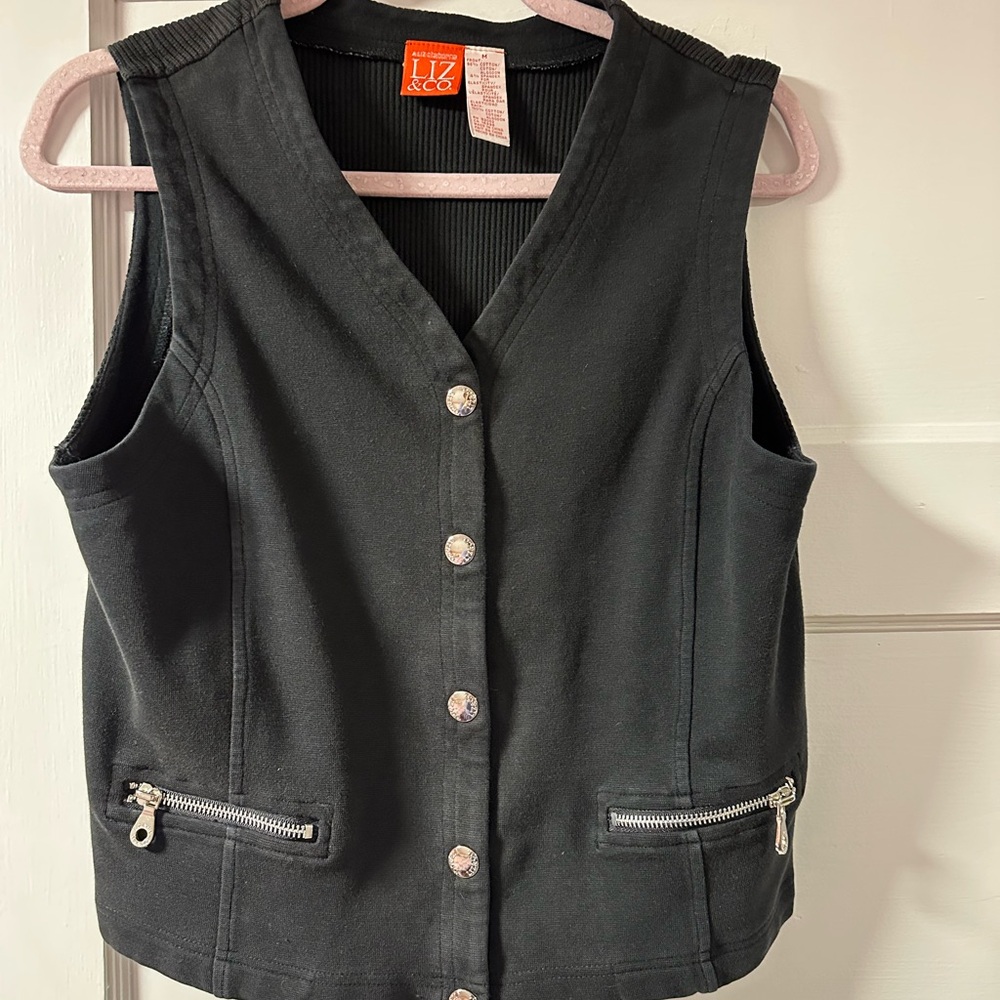 Liz & Co vintage Black Fitted Vest with V-Neckline and perfect crop length